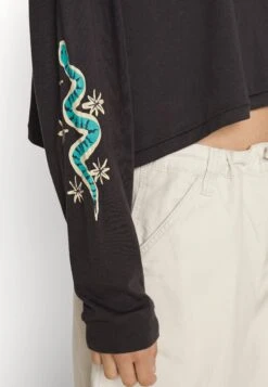 Billabong Beach Boyfriend Crop - Longsleeve - Off Black -Billabong 0ca9b22d8dab4aa0a5a5396169f27734