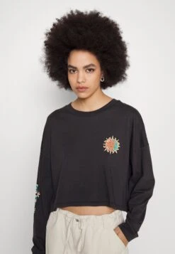 Billabong Beach Boyfriend Crop - Longsleeve - Off Black -Billabong 56a7e72bef7346e29dfb3d42094c5933